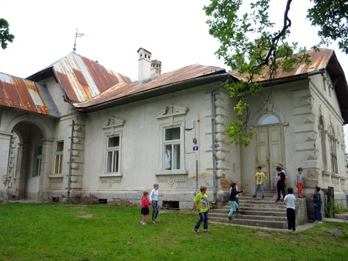 Cladire veche Liceul de Arte emaramures.ro